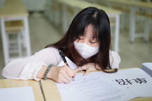 馬鞍山工業學校學生志愿者與西山社區共慶雙節