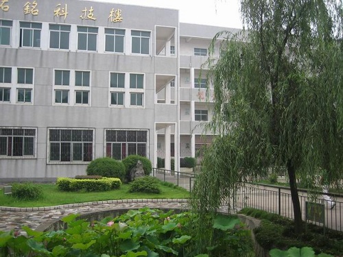 黃石服裝工業技工學校