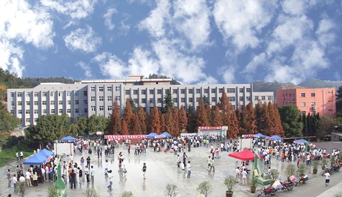 東風汽車公司高級技工學校.jpg