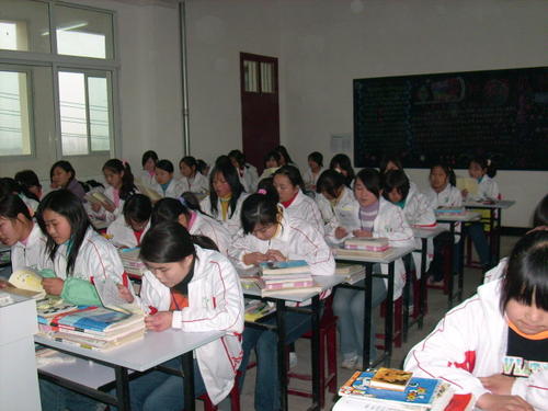 鄂東女子中等專業(yè)學(xué)校.jpg