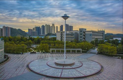 湖北工業職業技術學院.jpg