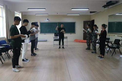 播音與節目主持.jpg