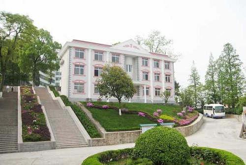 恩施土家族苗族自治州衛生學校.jpg