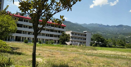 長陽縣民族職業高級中學.jpg