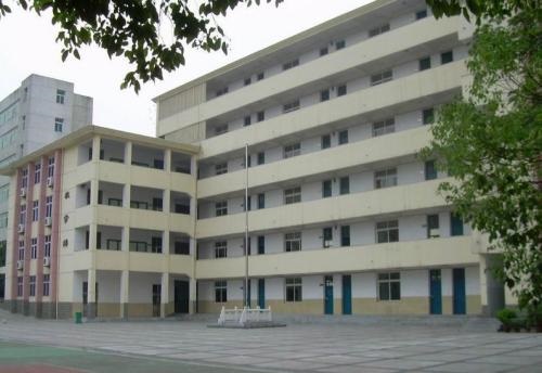 襄樊隆中職業(yè)技術學校.jpg