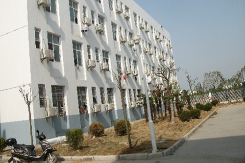 荊門市現(xiàn)代學校.jpg