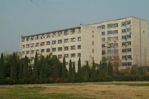 三峽大學護理學院(宜昌衛生學校).jpg