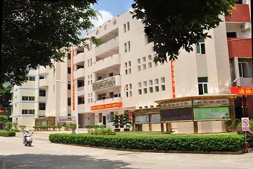 棗陽(yáng)市應(yīng)用技術(shù)學(xué)校.jpg