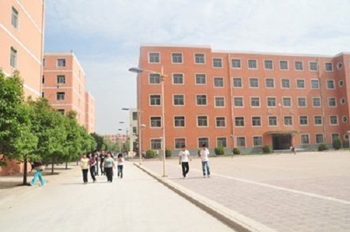 武漢市蔡甸區(qū)機(jī)電學(xué)校.jpg