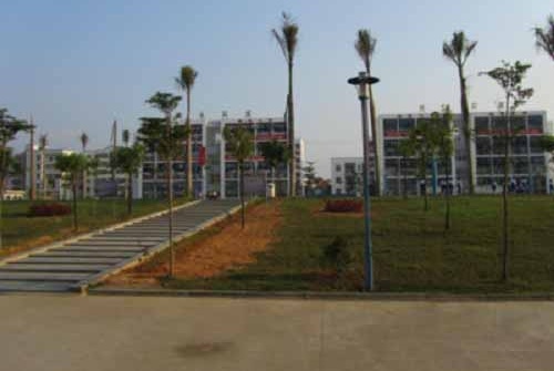 天門市新世紀職業(yè)高級中學.jpg