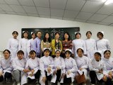 湖北現(xiàn)代科技學(xué)校護理專業(yè)部分師生合影